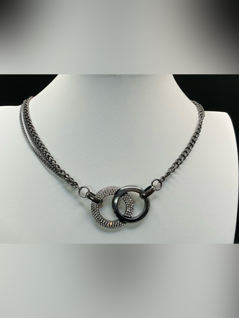 GUNMETAL INTERLOCKING RING PENDANT NECKLACE